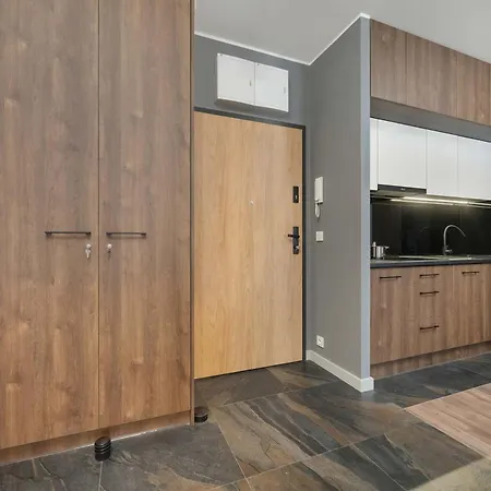 Stylish For 6 With Balcony Near The Main Square By Renters Апартаменты *