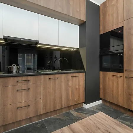 Апартаменты Stylish For 6 With Balcony Near The Main Square By Renters *