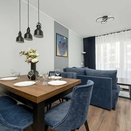 Апартаменты Stylish For 6 With Balcony Near The Main Square By Renters Вроцлав
