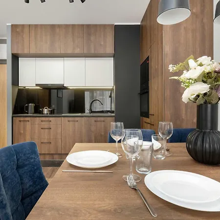 Appartement Stylish For 6 With Balcony Near The Main Square By Renters *